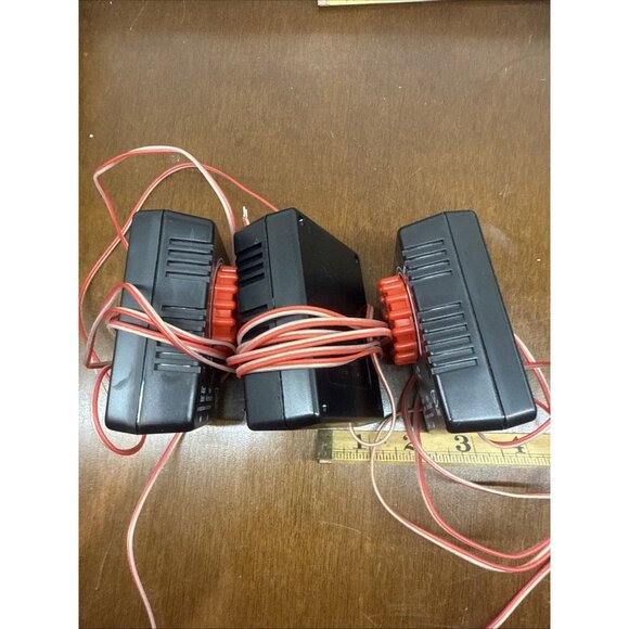 Vintage F370 HO Scale model train controllers. Lot of 3. Like new. Works - Picture 5 of 8